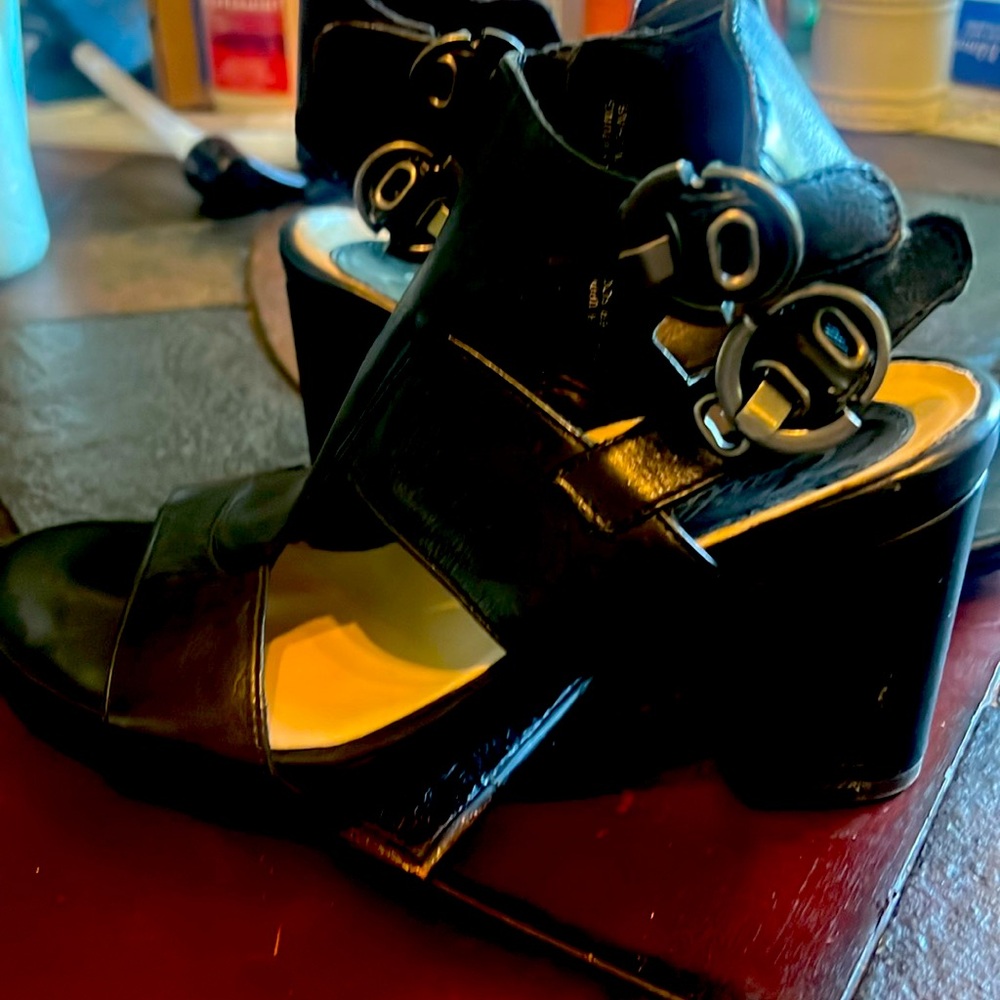 Earthy brand black leather zip up 5 1/2 heels